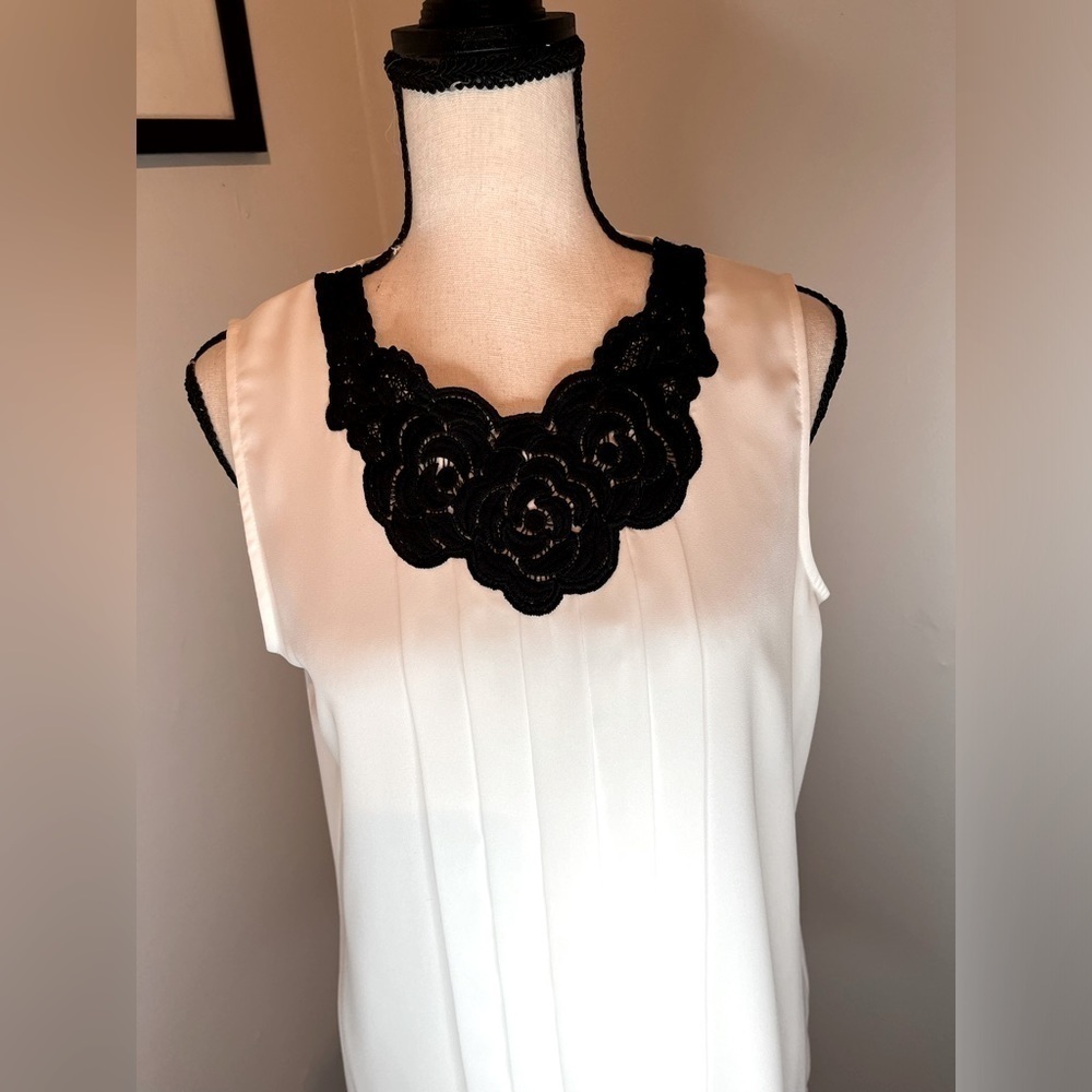 Karl Largerfeld Paris White Tank With Black Lace Neckline Size Small